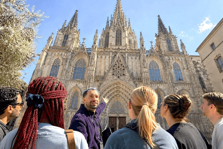 Barcelona Gothic Quarter and Gaudí Walking Tour: Iconic Sights — photo 2