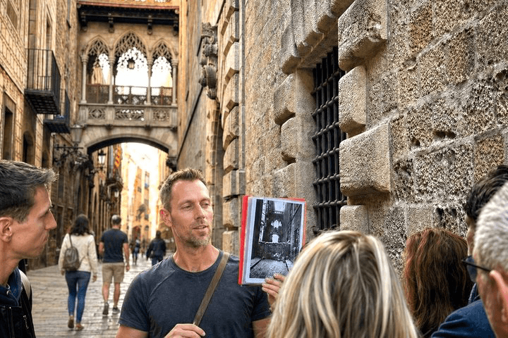 Barcelona Gothic Quarter and Gaudí Walking Tour: Iconic Sights — photo 3