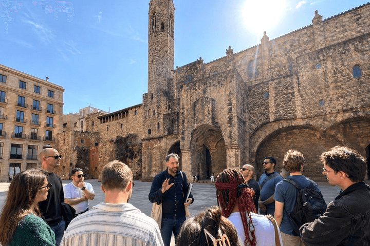Barcelona Gothic Quarter and Gaudí Walking Tour: Iconic Sights — photo 4