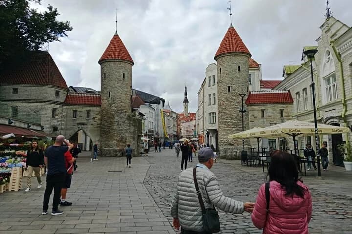 Tallinn Old Town Walking Tour: Explore History & Hidden Gems — photo 3