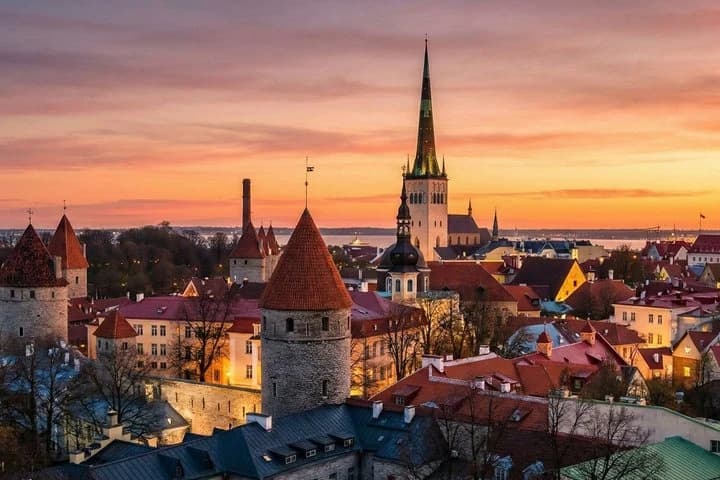 Tallinn Old Town Small Group Walking Tour: History & Legends